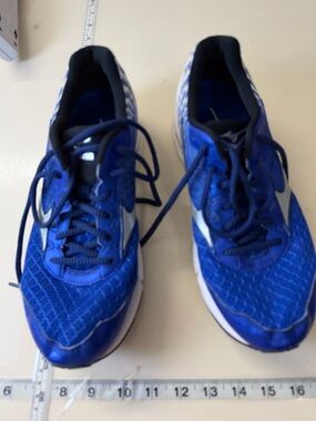 Mizuno Blue Mesh Athletic Running Shoes